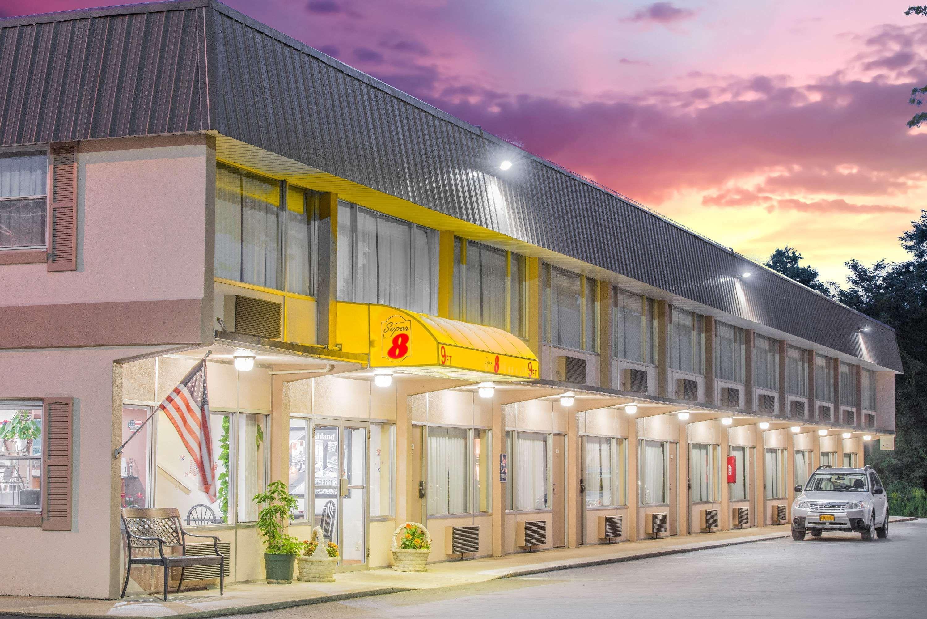 Super 8 By Wyndham Ashland Hotel Exterior foto